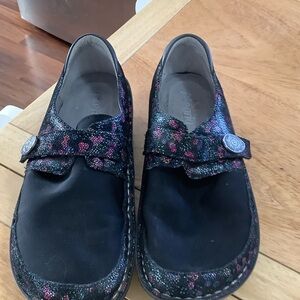 Alegria Black and Pink Patterned Mules